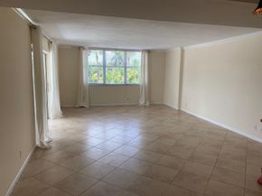 2600 N Flagler Drive 211, West Palm Beach FL 33407