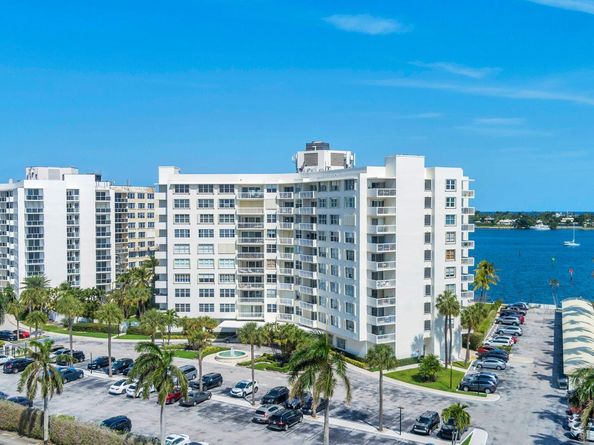 2600 N Flagler Drive 211, West Palm Beach FL 33407
