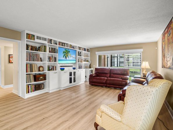 410 Lakeview Dr 104, Weston FL 33326