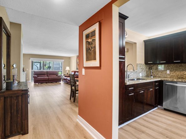 410 Lakeview Dr 104, Weston FL 33326