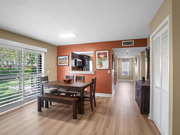 410 Lakeview Dr 104, Weston FL 33326