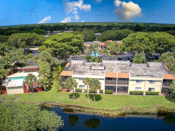 410 Lakeview Dr 104, Weston FL 33326