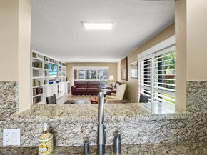 410 Lakeview Dr 104, Weston FL 33326