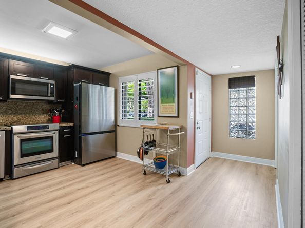 410 Lakeview Dr 104, Weston FL 33326