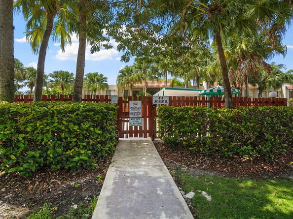 410 Lakeview Dr 104, Weston FL 33326