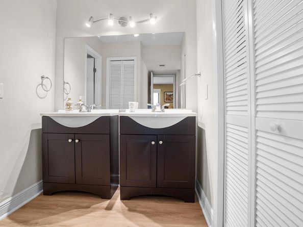 410 Lakeview Dr 104, Weston FL 33326