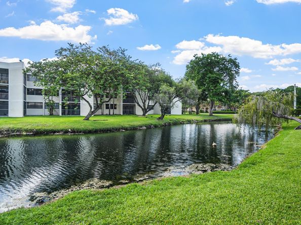 410 Lakeview Dr 104, Weston FL 33326