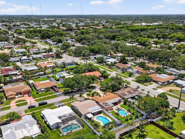 5511 Van Buren Street, Hollywood FL 33021