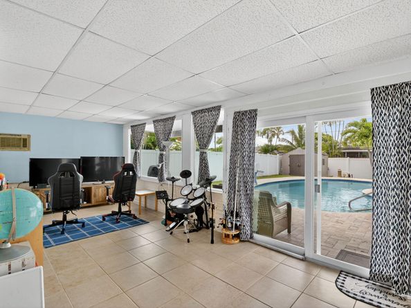5511 Van Buren Street, Hollywood FL 33021