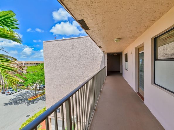 2748 NW 104th Ave 406, Sunrise FL 33322