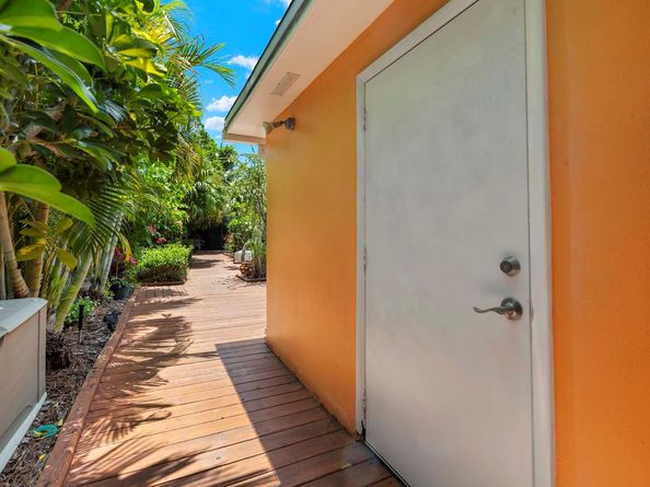 1203 NE 9th Avenue, Delray Beach FL 33483