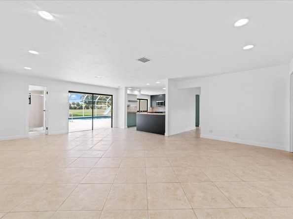 8600 Gatehouse Rd, Plantation FL 33324