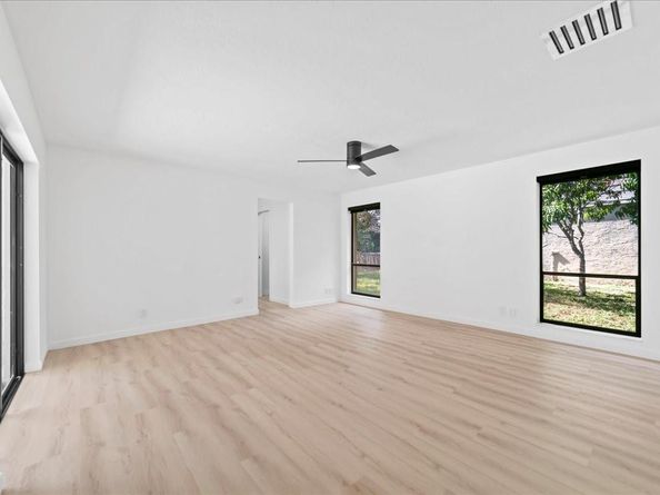 8600 Gatehouse Rd, Plantation FL 33324