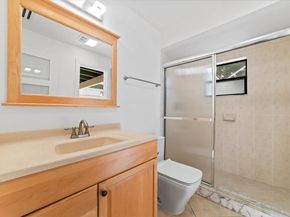 8600 Gatehouse Rd, Plantation FL 33324