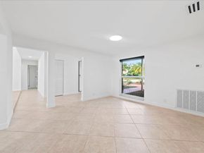8600 Gatehouse Rd, Plantation FL 33324