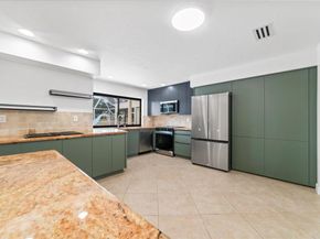 8600 Gatehouse Rd, Plantation FL 33324