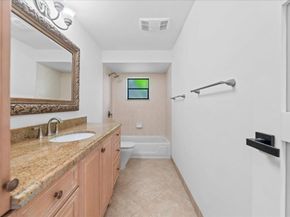 8600 Gatehouse Rd, Plantation FL 33324