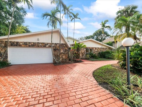 8600 Gatehouse Rd, Plantation FL 33324