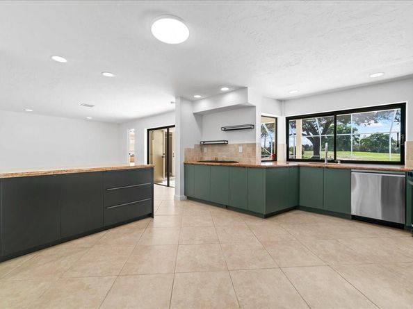 8600 Gatehouse Rd, Plantation FL 33324