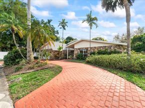 8600 Gatehouse Rd, Plantation FL 33324