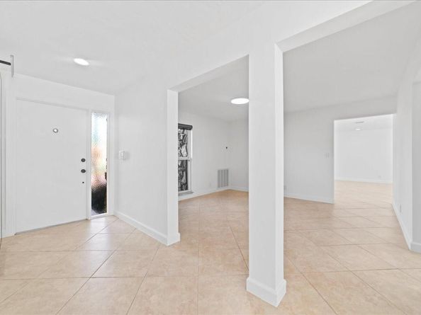 8600 Gatehouse Rd, Plantation FL 33324