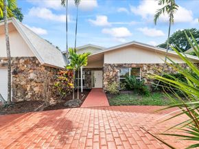 8600 Gatehouse Rd, Plantation FL 33324