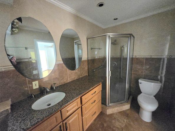 4600 NW 39th St, Lauderdale Lakes FL 33319