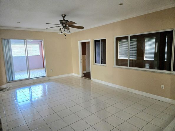 4600 NW 39th St, Lauderdale Lakes FL 33319