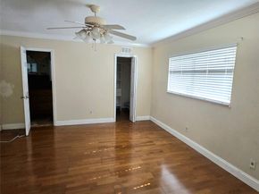 4600 NW 39th St, Lauderdale Lakes FL 33319