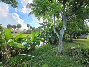 4600 NW 39th St, Lauderdale Lakes FL 33319