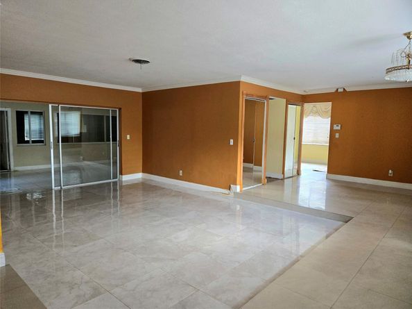 4600 NW 39th St, Lauderdale Lakes FL 33319