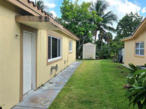 4600 NW 39th St, Lauderdale Lakes FL 33319