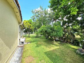 4600 NW 39th St, Lauderdale Lakes FL 33319