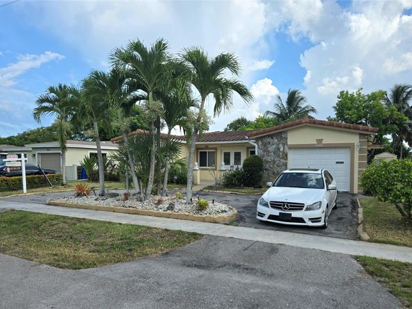 4600 NW 39th St, Lauderdale Lakes FL 33319