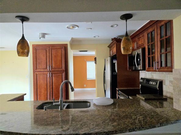 4600 NW 39th St, Lauderdale Lakes FL 33319