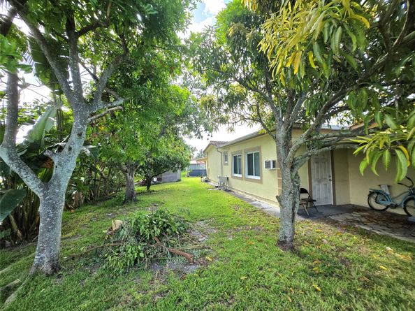 4600 NW 39th St, Lauderdale Lakes FL 33319