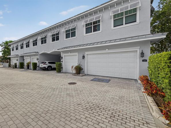 15 NE 20th Ave 15, Pompano Beach FL 33060