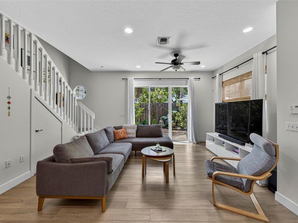 15 NE 20th Ave 15, Pompano Beach FL 33060