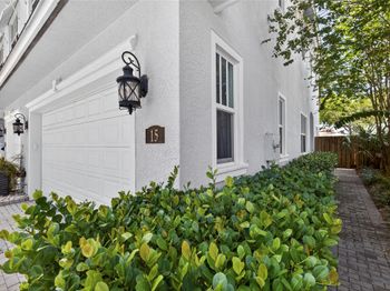 15 NE 20th Ave