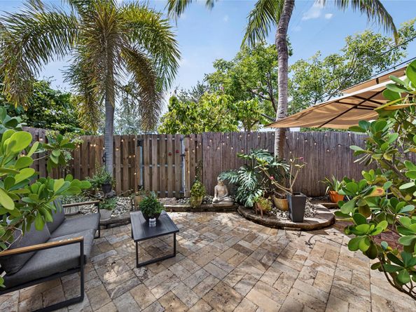 15 NE 20th Ave 15, Pompano Beach FL 33060