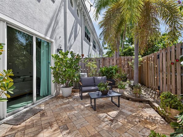 15 NE 20th Ave 15, Pompano Beach FL 33060