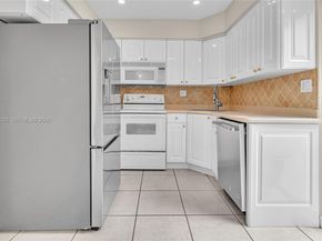 96 Wimbledon Lake Drive, Plantation FL 33324