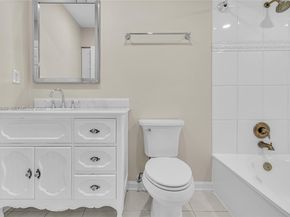 96 Wimbledon Lake Drive, Plantation FL 33324