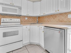 96 Wimbledon Lake Drive, Plantation FL 33324