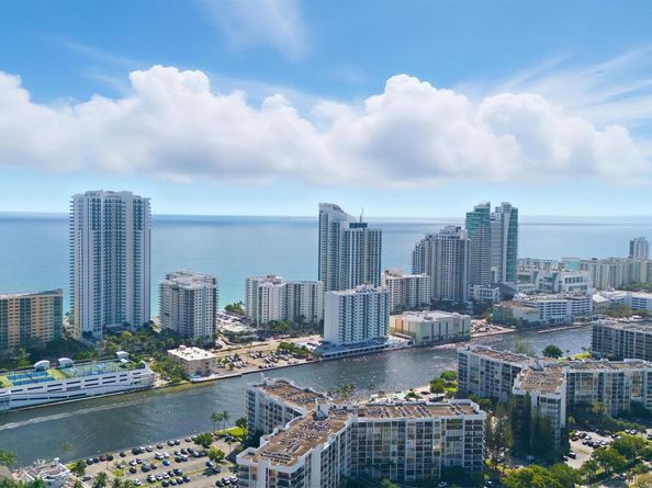 1000 Parkview Dr 1030, Hallandale Beach FL 33009