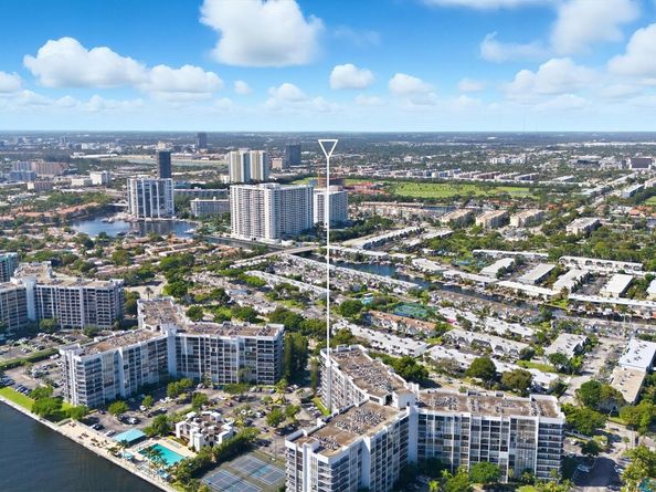1000 Parkview Dr 1030, Hallandale Beach FL 33009