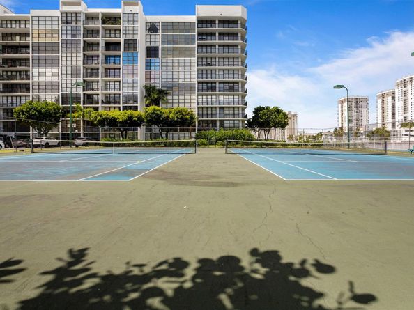 1000 Parkview Dr 1030, Hallandale Beach FL 33009