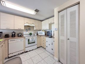 2217 NW 7th St 901, Miami FL 33125