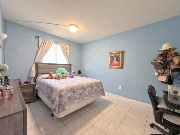 2217 NW 7th St 901, Miami FL 33125