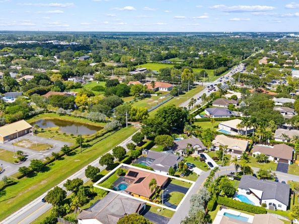 6221 Sedgewyck Cir W, Davie FL 33331